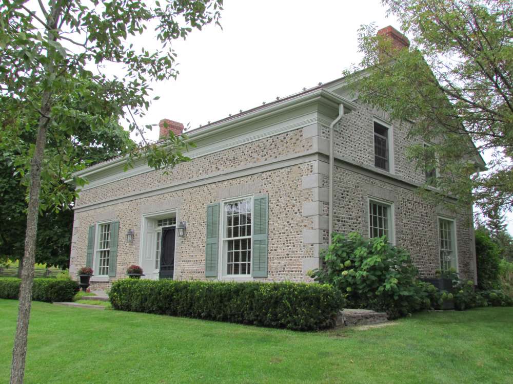 Parry House - Esther and John Robson3